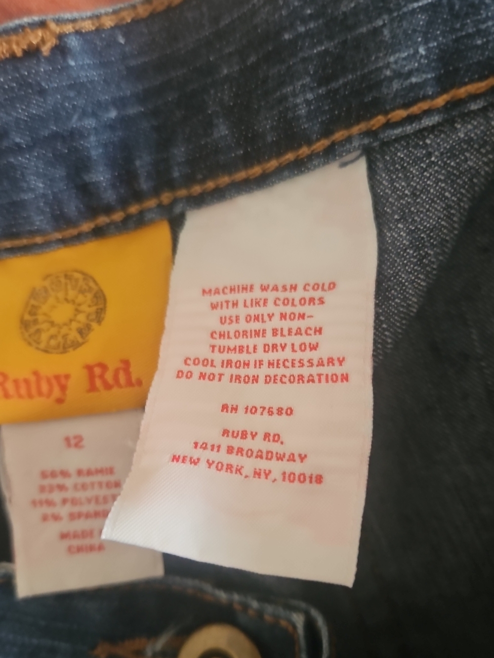 Ruby Road Indigo Jean Capris Size 12. They Have 4 Pockets Stretchy Waist - Picture 8 of 9